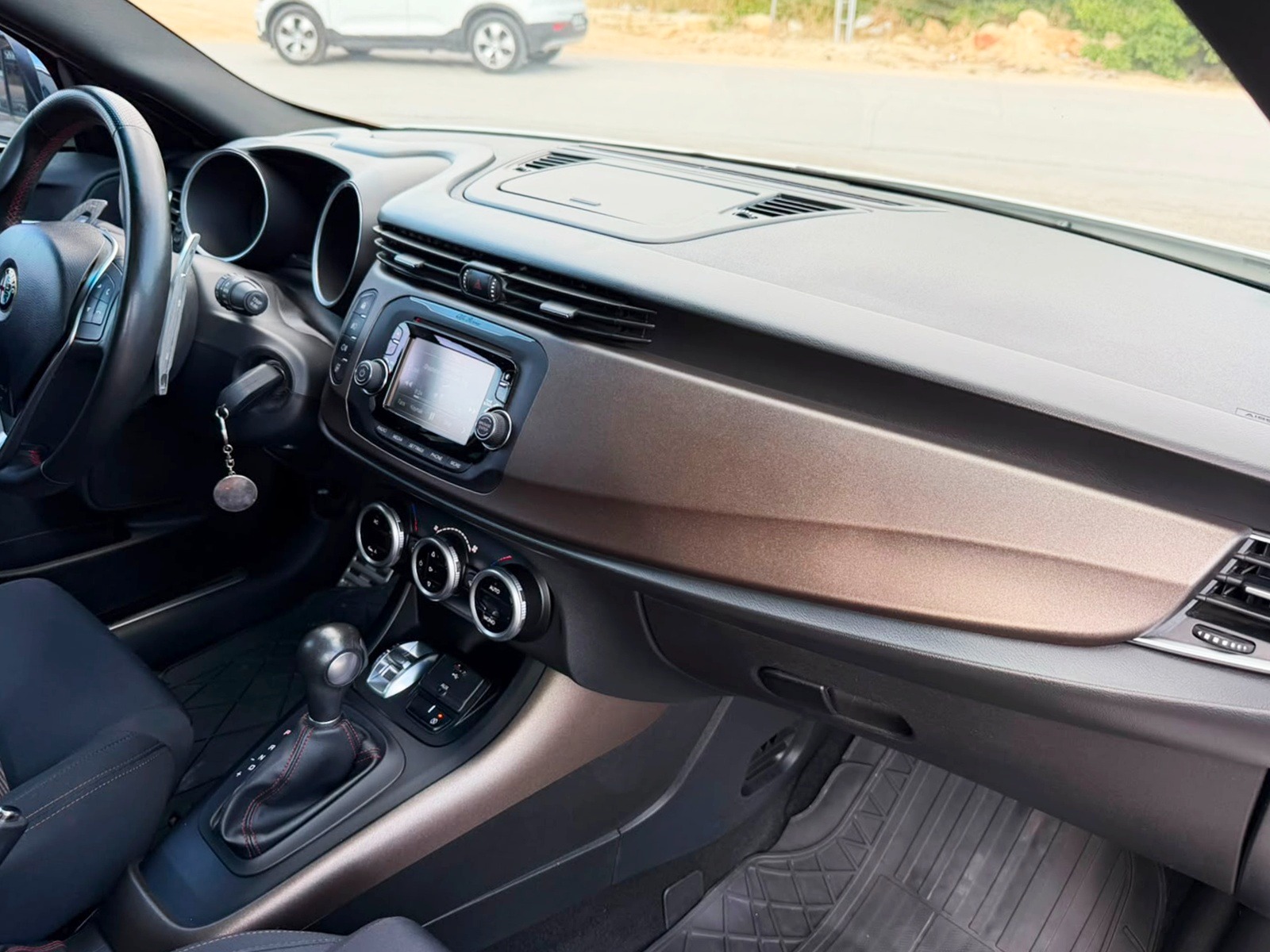 AUTONERJİ'DEN 2014 ALFA ROMEO GİULİETTA 1.4 TB MULTİAİR DİSTİNCT