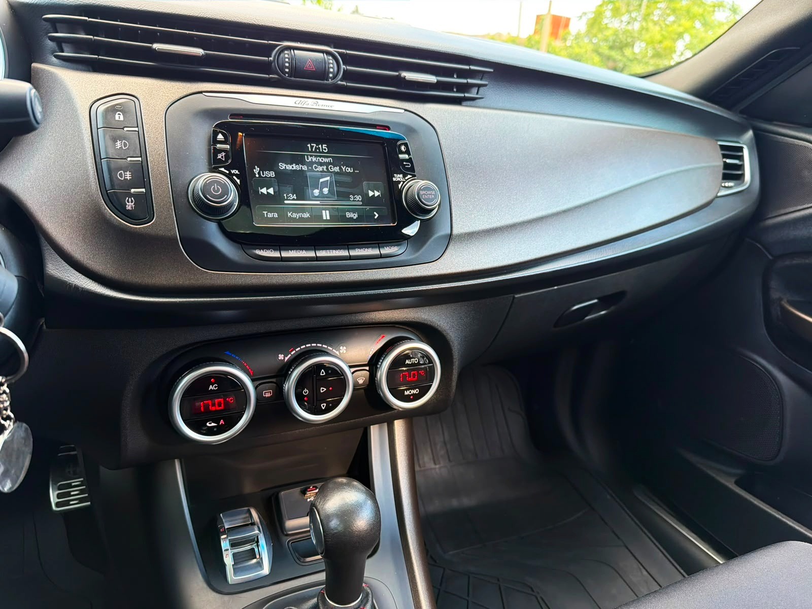 AUTONERJİ'DEN 2014 ALFA ROMEO GİULİETTA 1.4 TB MULTİAİR DİSTİNCT