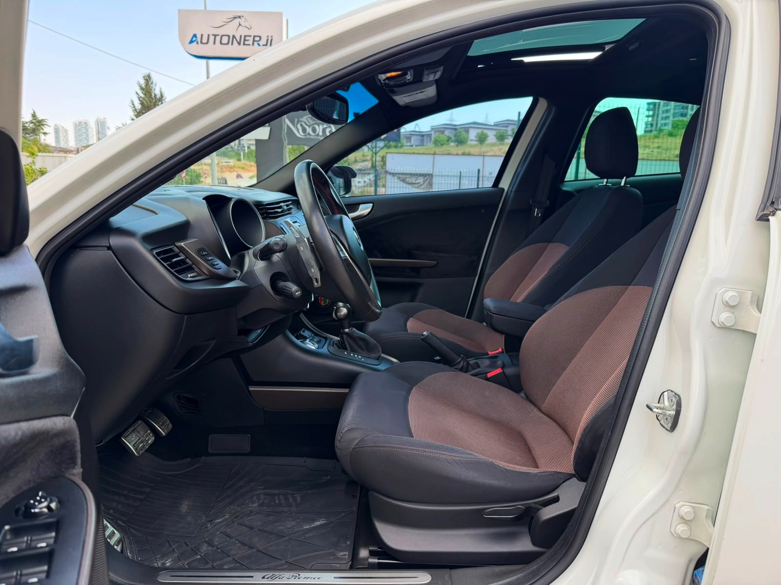 AUTONERJİ'DEN 2014 ALFA ROMEO GİULİETTA 1.4 TB MULTİAİR DİSTİNCT