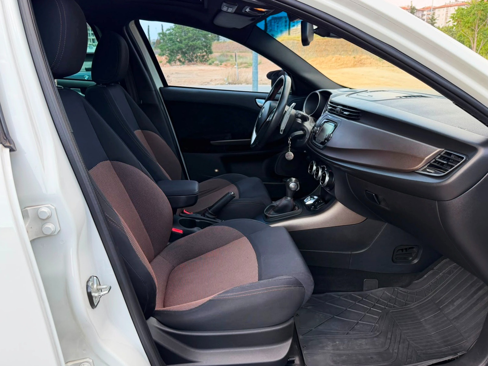 AUTONERJİ'DEN 2014 ALFA ROMEO GİULİETTA 1.4 TB MULTİAİR DİSTİNCT