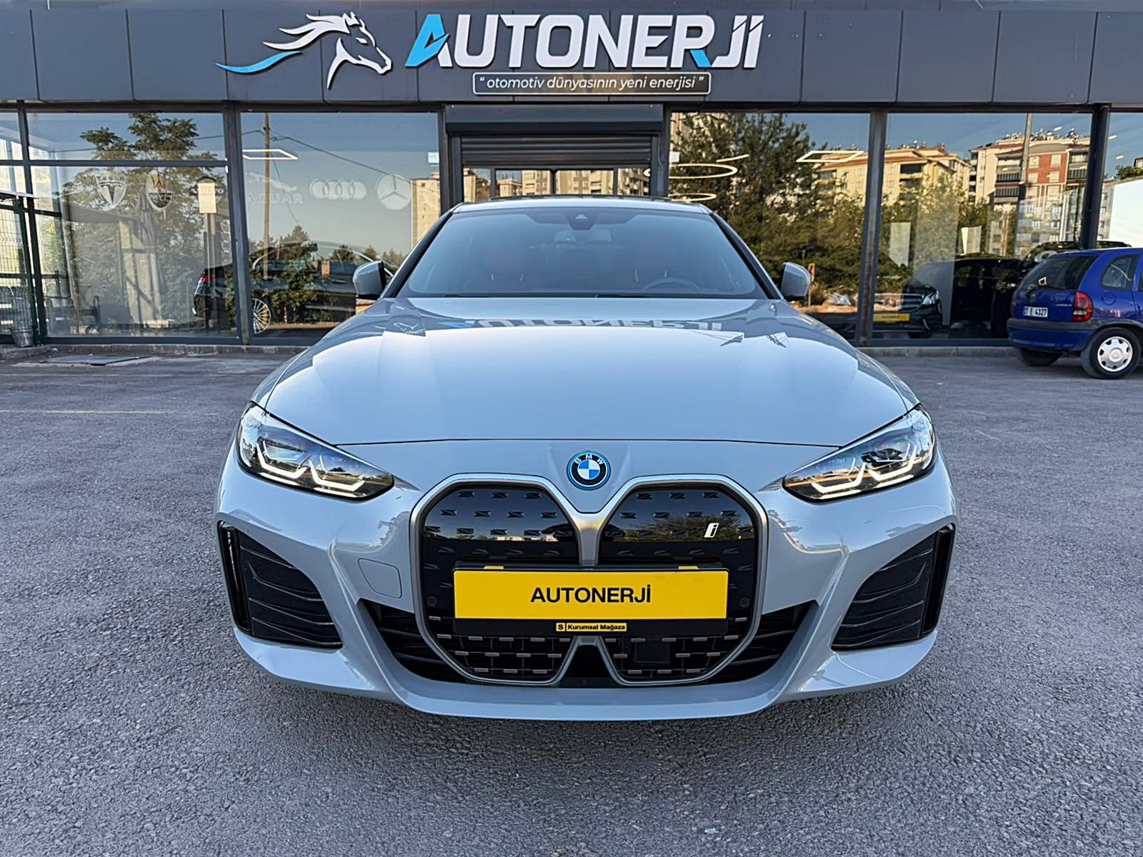 2023 BMW İ4 eDrive40 M SPORT HARMAN KIRMIZI DERİ