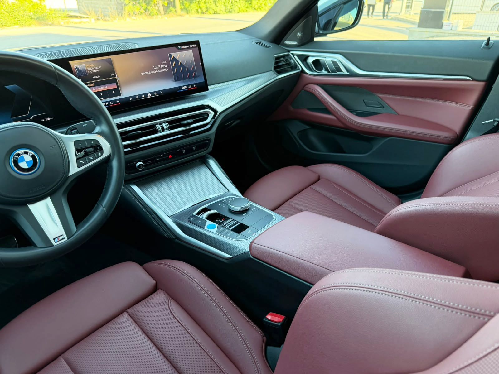 2023 BMW İ4 eDrive40 M SPORT HARMAN KIRMIZI DERİ