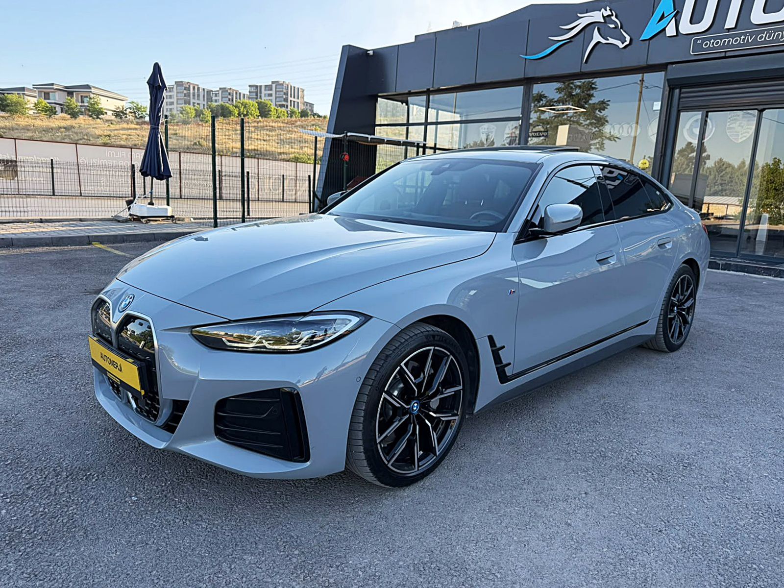 2023 BMW İ4 eDrive40 M SPORT HARMAN KIRMIZI DERİ