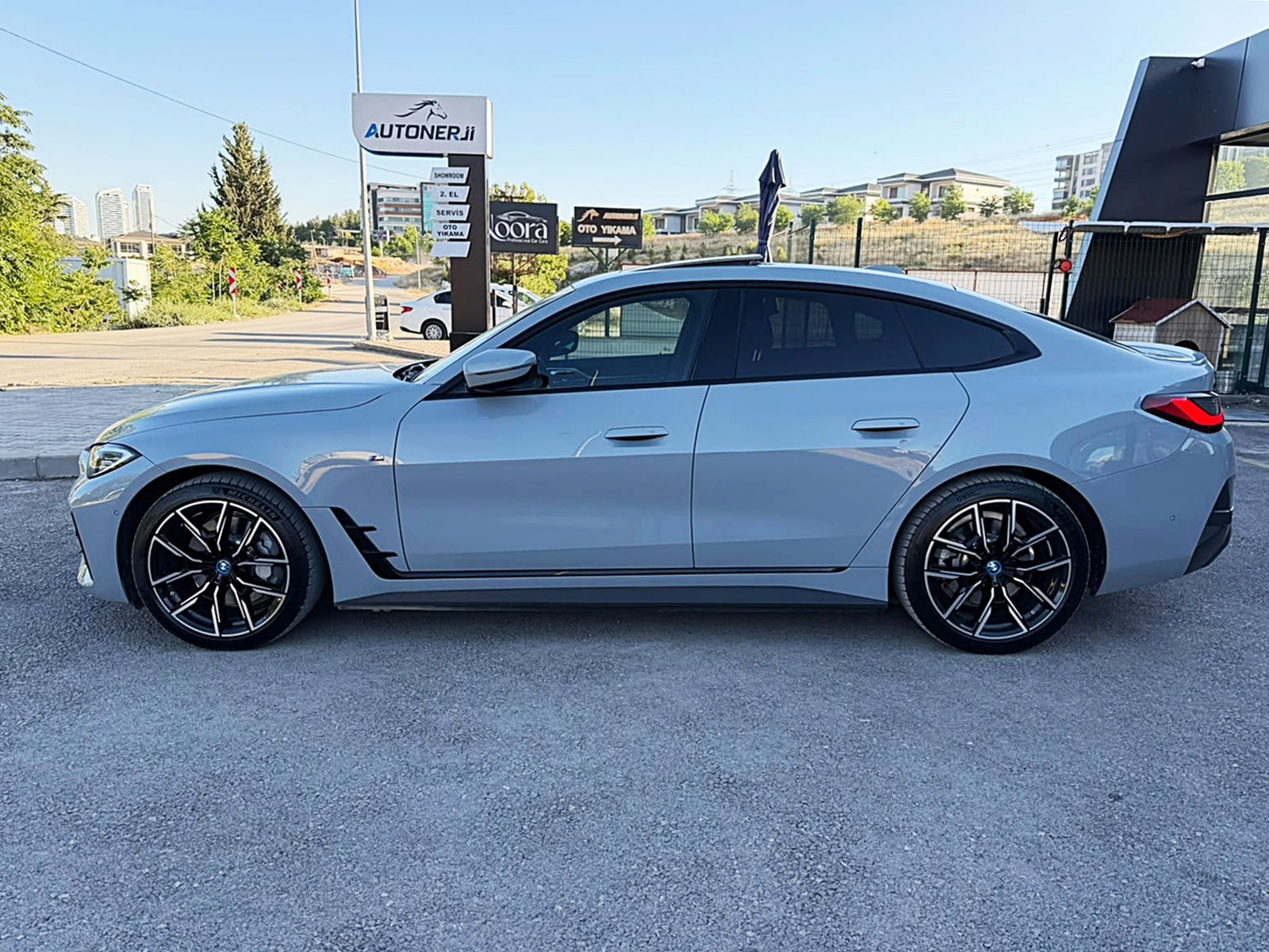 2023 BMW İ4 eDrive40 M SPORT HARMAN KIRMIZI DERİ