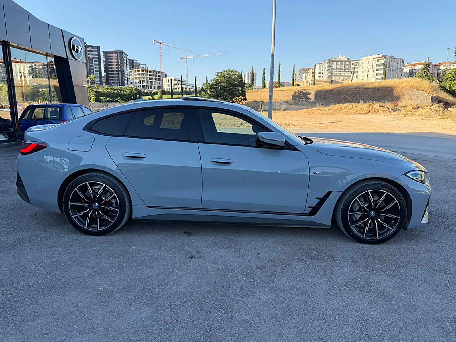 2023 BMW İ4 eDrive40 M SPORT HARMAN KIRMIZI DERİ