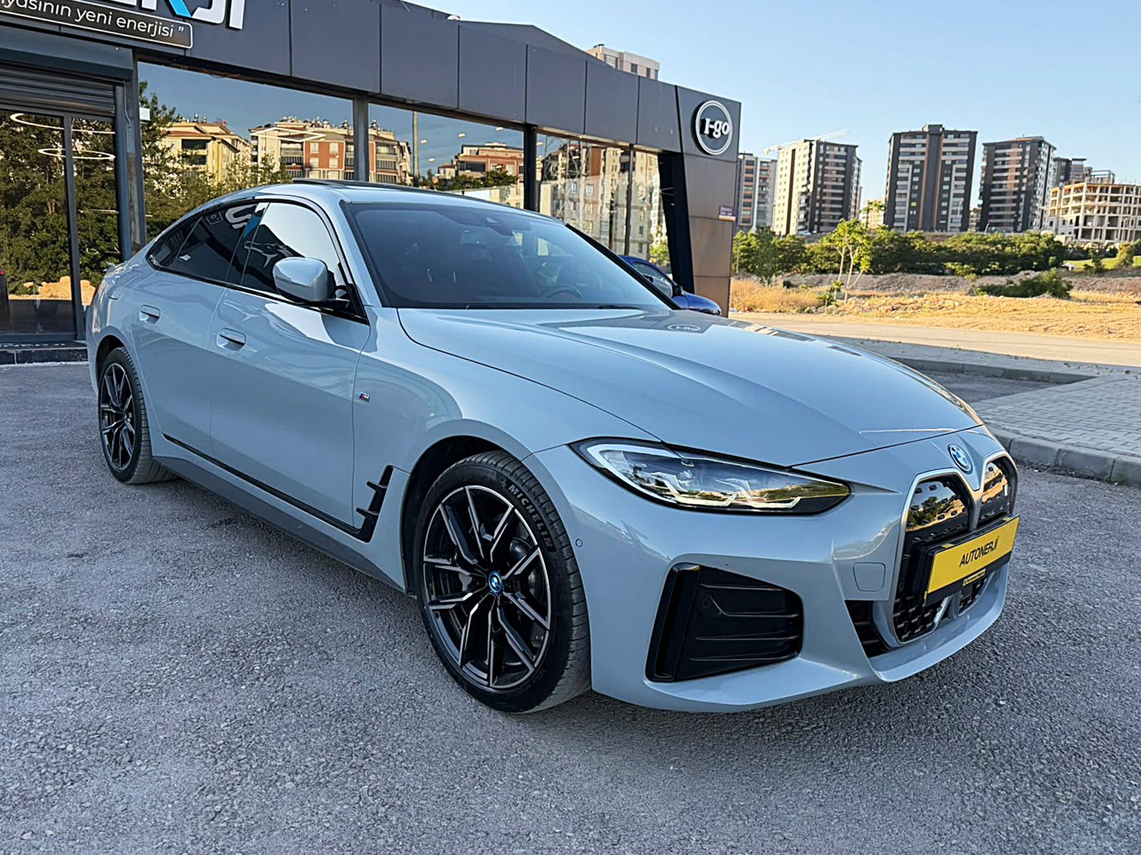 2023 BMW İ4 eDrive40 M SPORT HARMAN KIRMIZI DERİ