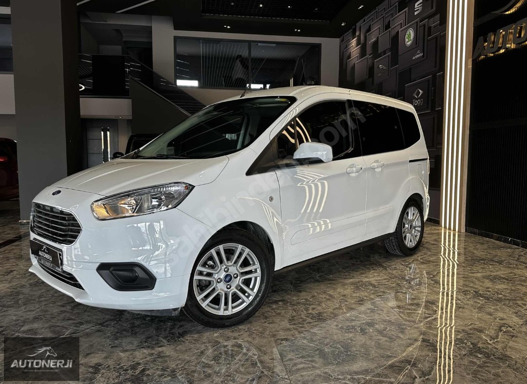 Tourneo Courier 1.0L Ecoboost Titanium hatasız