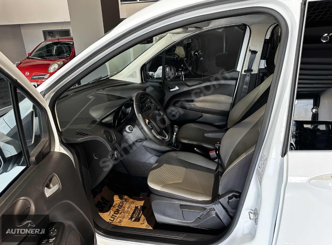 Tourneo Courier 1.0L Ecoboost Titanium hatasız