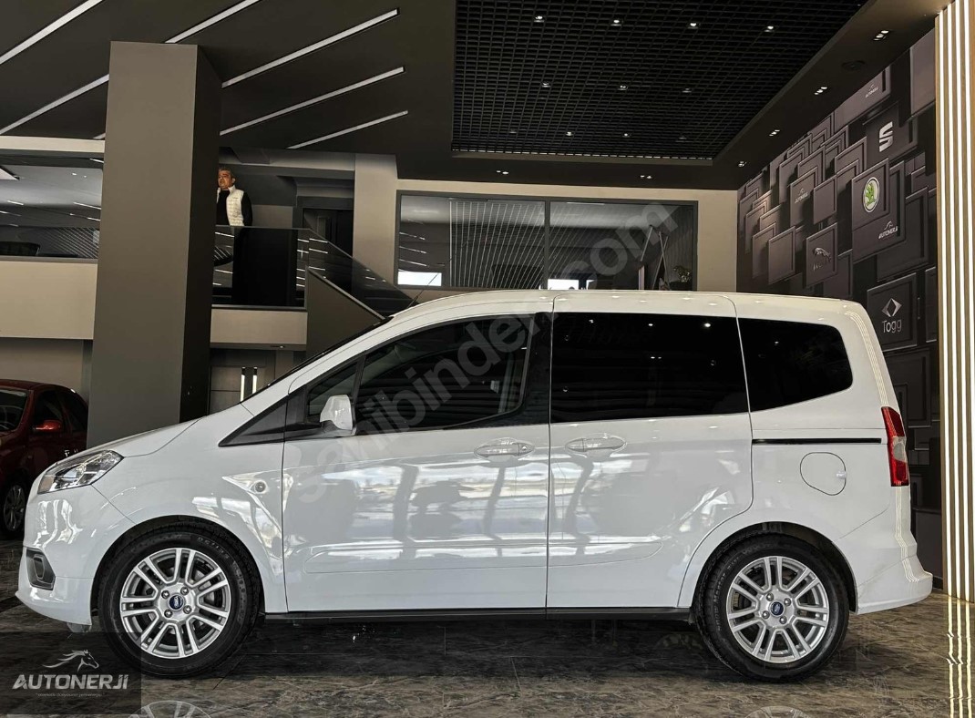 Tourneo Courier 1.0L Ecoboost Titanium hatasız