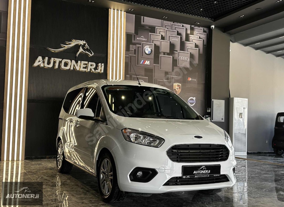 Tourneo Courier 1.0L Ecoboost Titanium hatasız