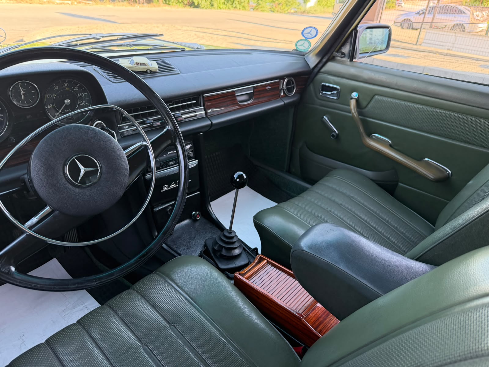Mercedes Benz W115 KASA 1975 Model Bakımlı SUNROOF