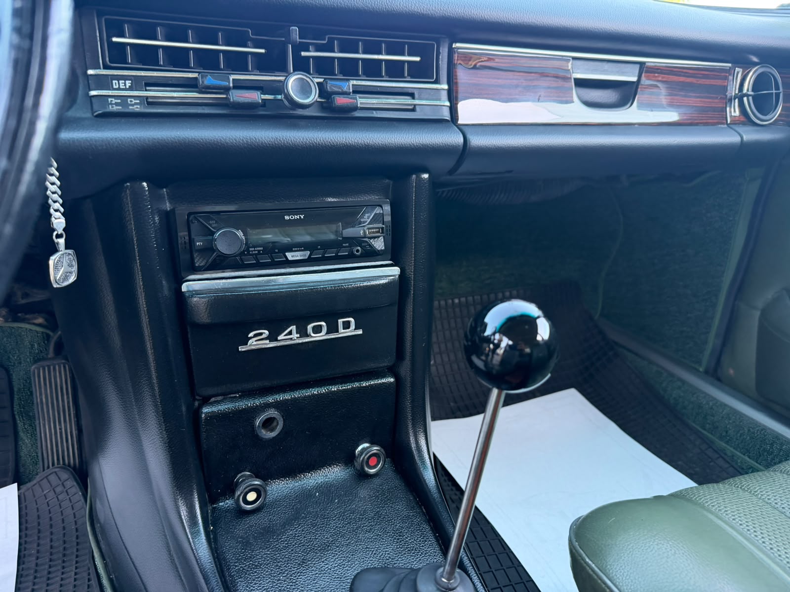Mercedes Benz W115 KASA 1975 Model Bakımlı SUNROOF