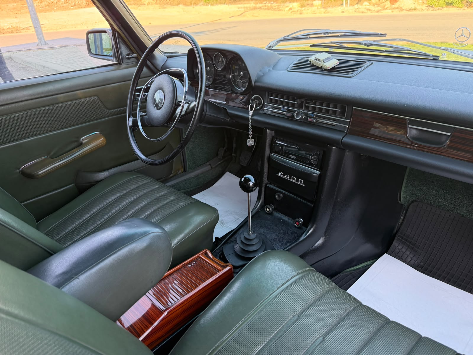 Mercedes Benz W115 KASA 1975 Model Bakımlı SUNROOF