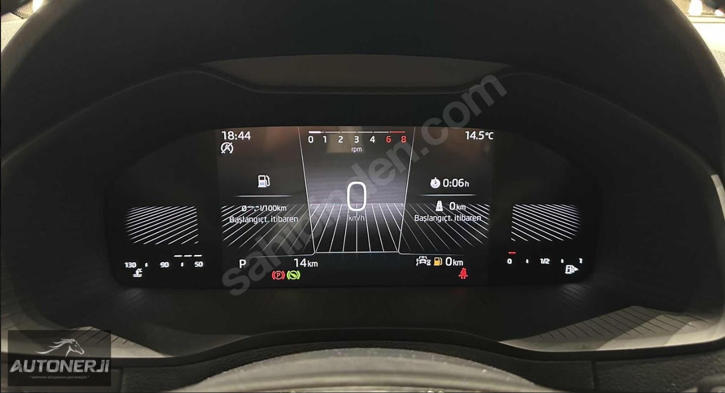 KAROQ-1.5 TSI-ELİTE-CAM TAVAN-HAYALET-GERİ GÖRÜŞ