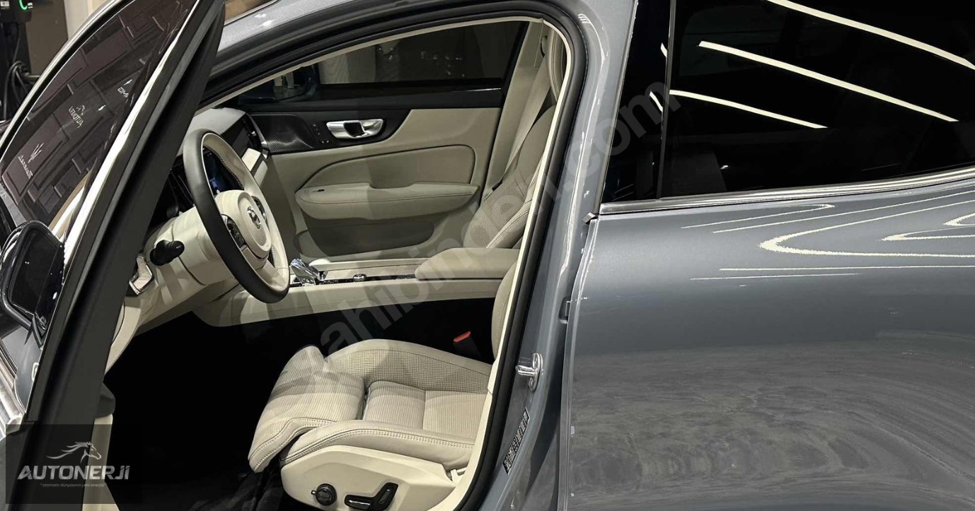 VOLVO S60 2.0 B5 PLUS DARK 4X4 250 HP 