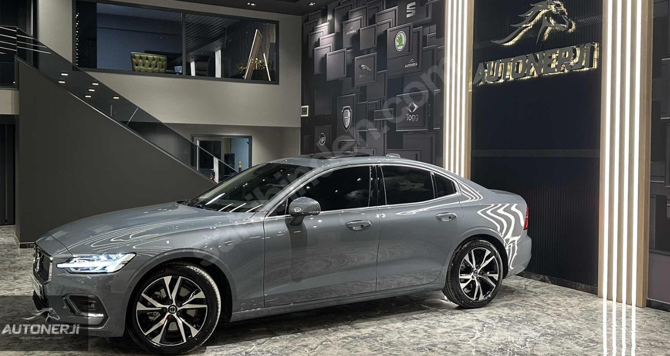 VOLVO S60 2.0 B5 PLUS DARK 4X4 250 HP 