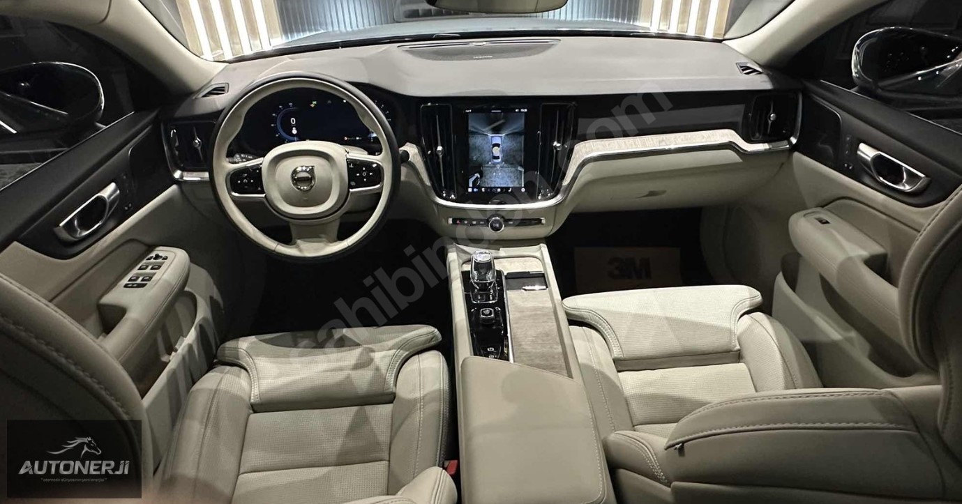VOLVO S60 2.0 B5 PLUS DARK 4X4 250 HP 