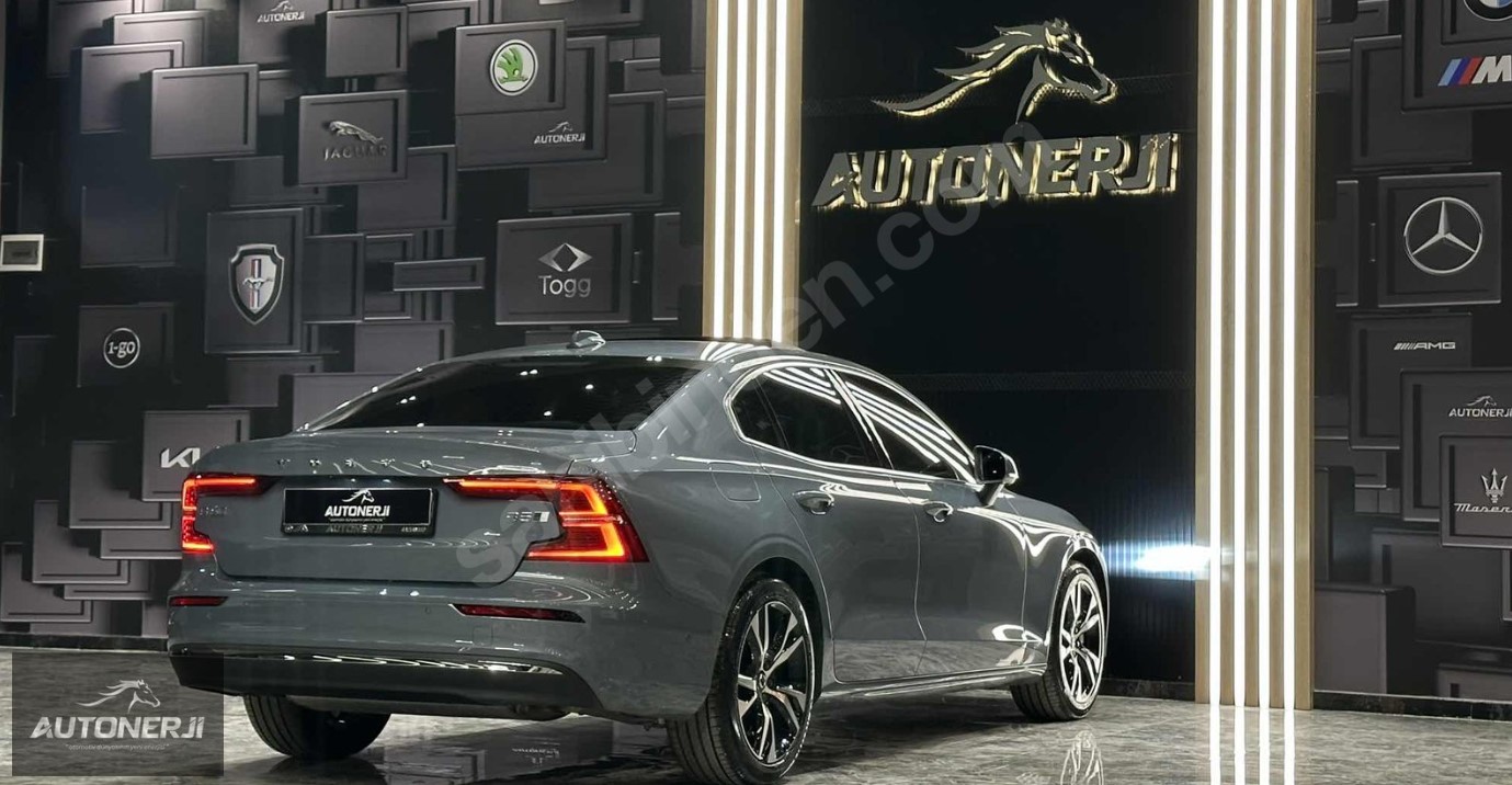 VOLVO S60 2.0 B5 PLUS DARK 4X4 250 HP 