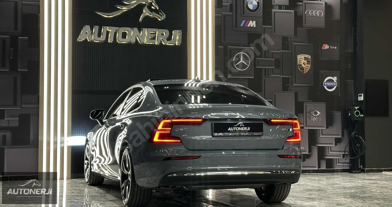 VOLVO S60 2.0 B5 PLUS DARK 4X4 250 HP 