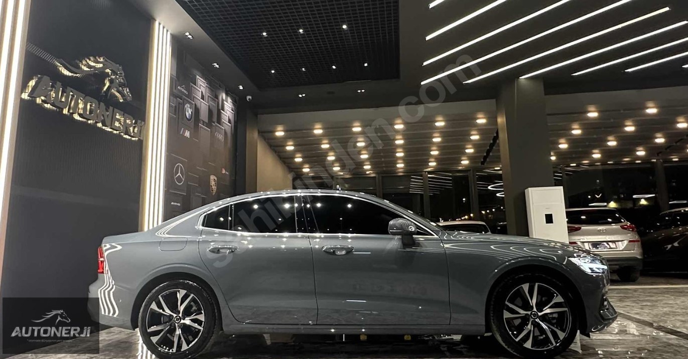 VOLVO S60 2.0 B5 PLUS DARK 4X4 250 HP 