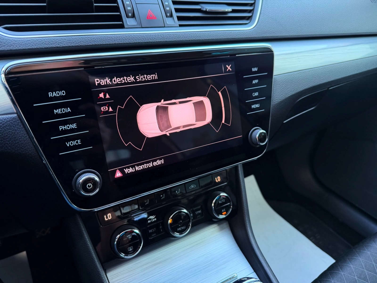 AUTONERJİ'DEN 2020 SKODA SUPERB 1.6 TDI ELİTE CAM TAVAN DSG
